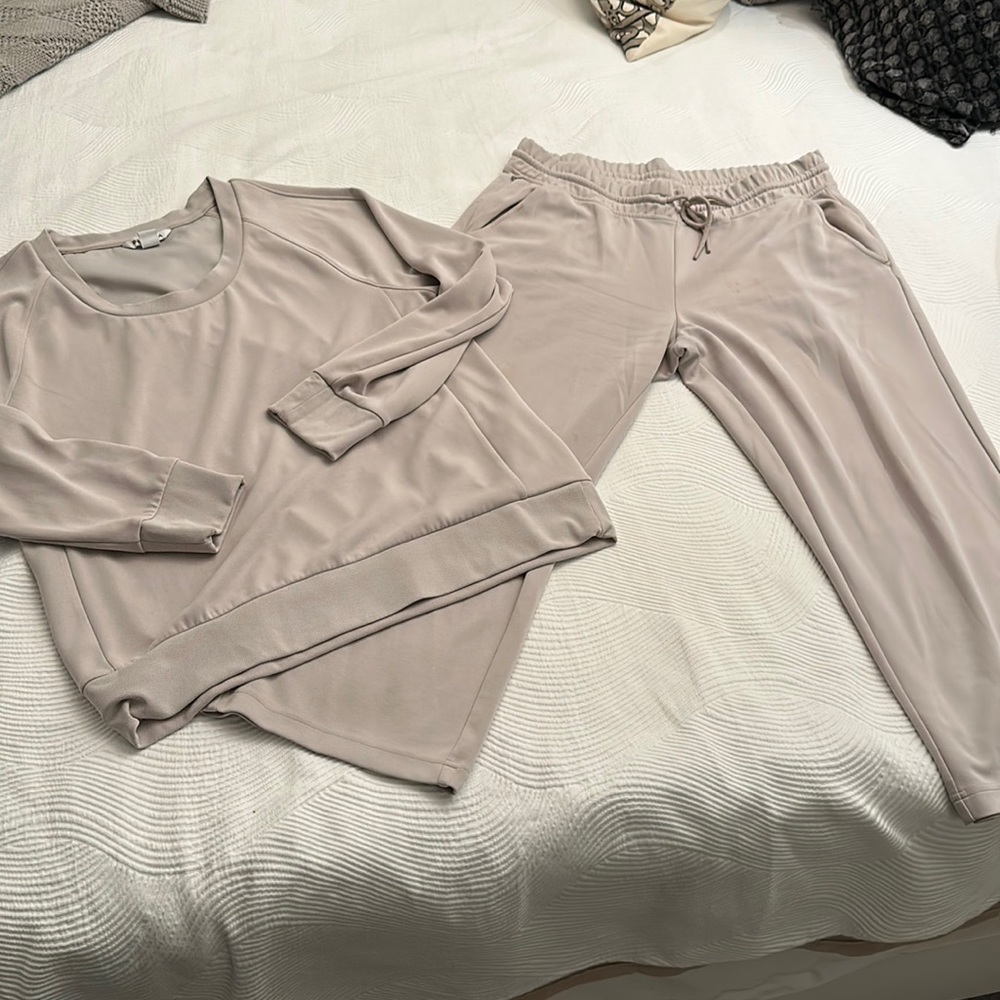 Sweatsuit by ATHLETA in bege size L